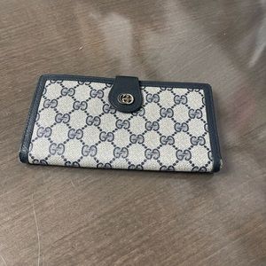Gucci vintage authentic wallet